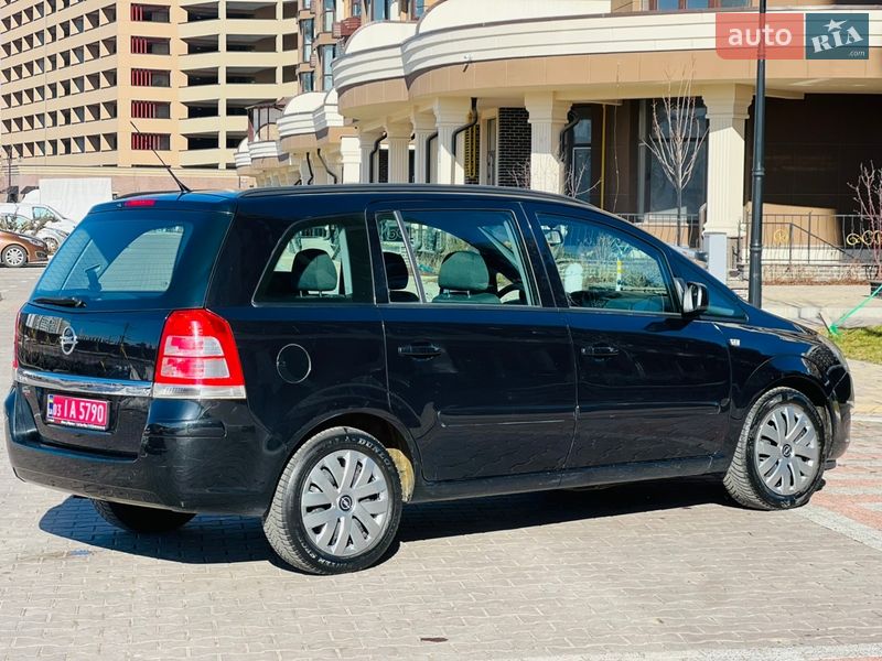 Минивэн Opel Zafira 2013 в Киеве