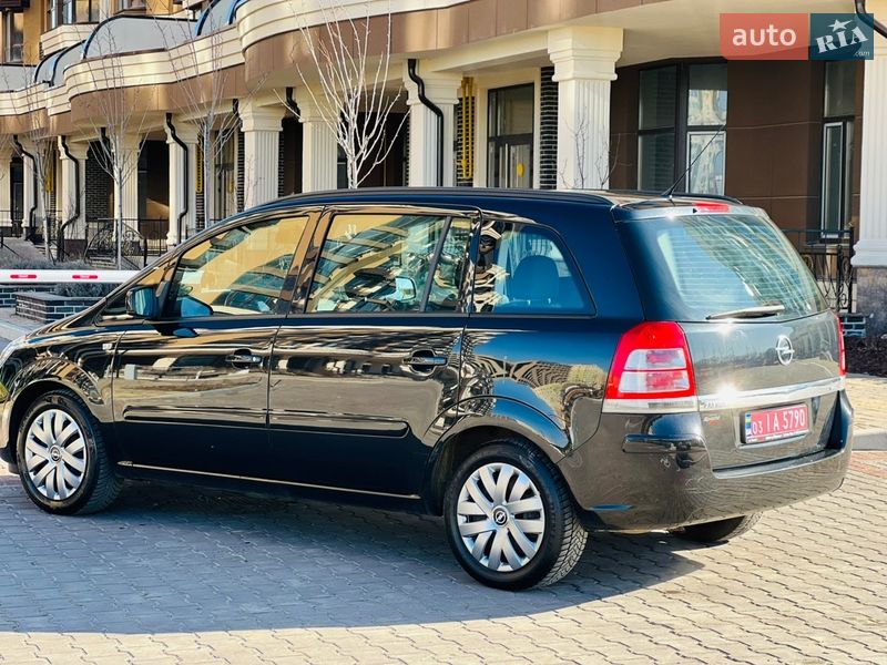 Минивэн Opel Zafira 2013 в Киеве