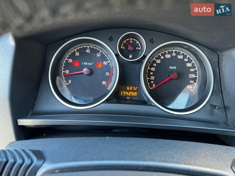 Минивэн Opel Zafira 2013 в Киеве