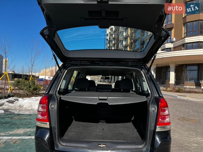 Минивэн Opel Zafira 2013 в Киеве