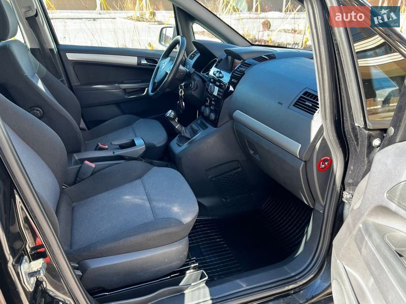 Минивэн Opel Zafira 2013 в Киеве