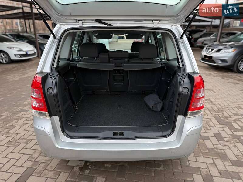 Микровэн Opel Zafira 2012 в Кривом Роге