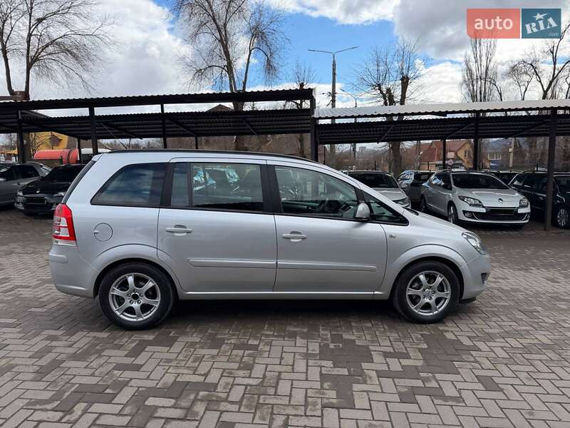 Микровэн Opel Zafira 2012 в Кривом Роге