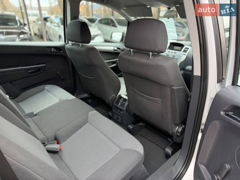 Микровэн Opel Zafira 2012 в Кривом Роге