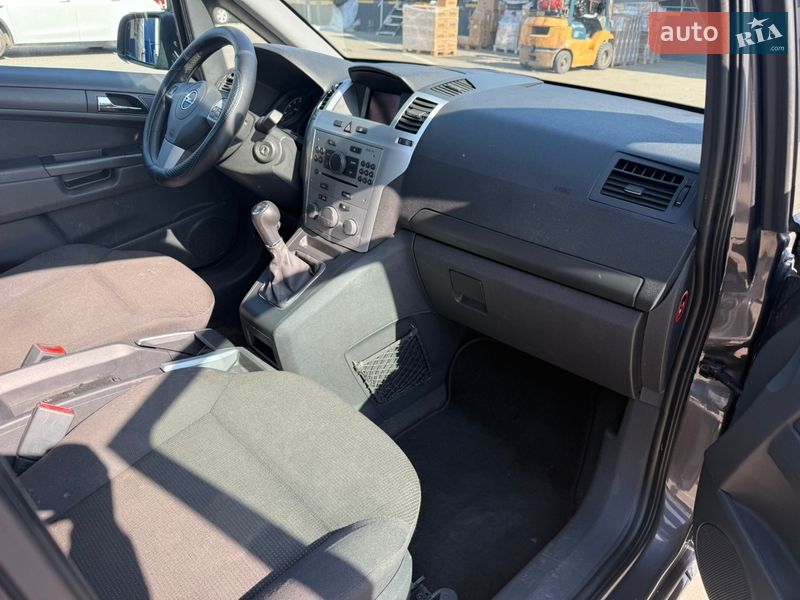 Минивэн Opel Zafira 2012 в Ровно