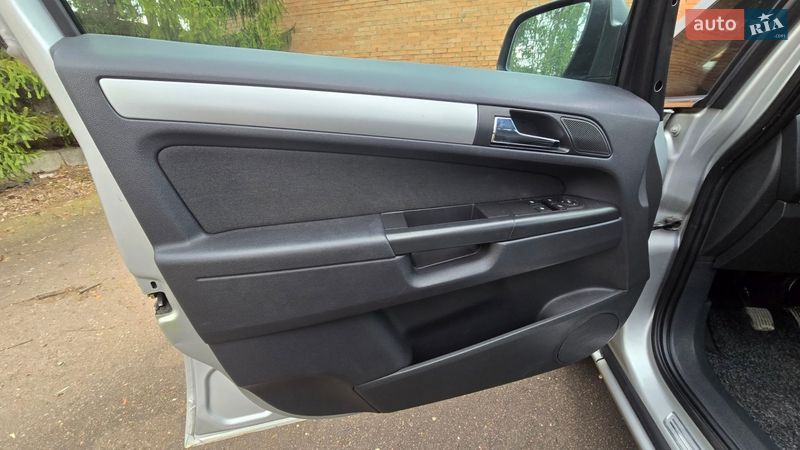 Минивэн Opel Zafira 2010 в Трускавце