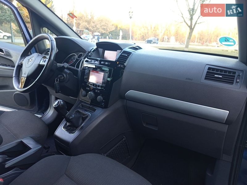 Минивэн Opel Zafira 2012 в Ровно