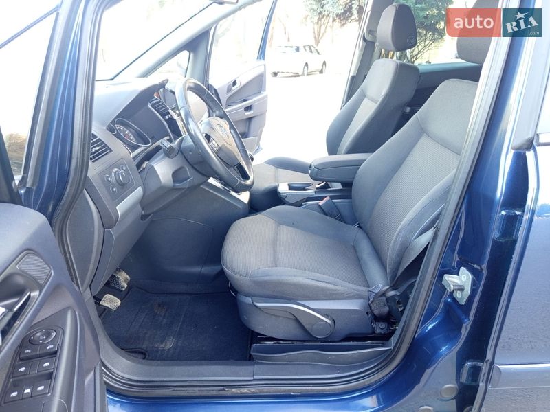 Минивэн Opel Zafira 2012 в Ровно