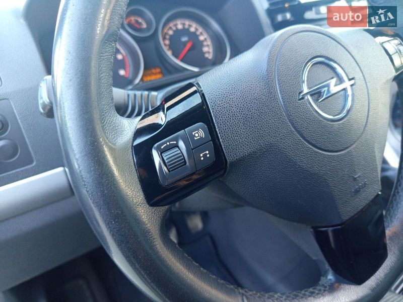 Минивэн Opel Zafira 2012 в Ровно