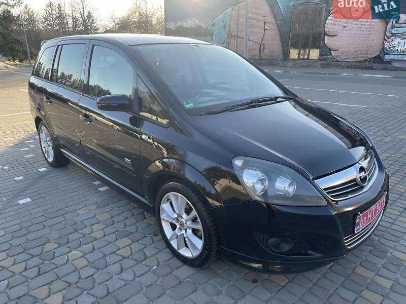 Минивэн Opel Zafira 2009 в Луцке