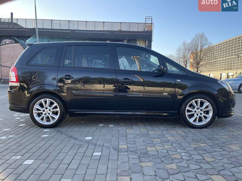 Минивэн Opel Zafira 2009 в Луцке