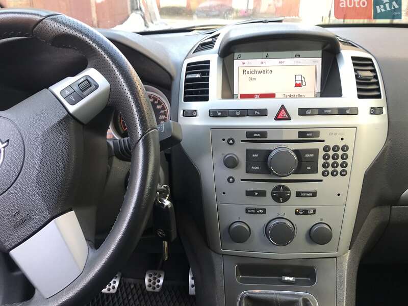 Минивэн Opel Zafira 2009 в Луцке