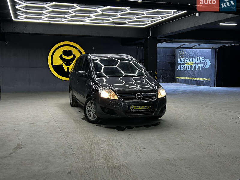 Минивэн Opel Zafira 2011 в Черновцах