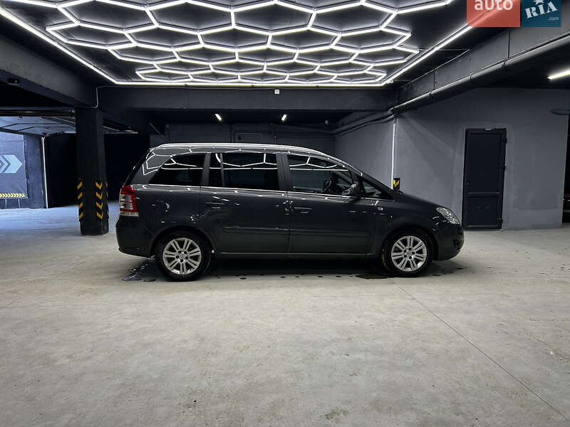 Минивэн Opel Zafira 2011 в Черновцах