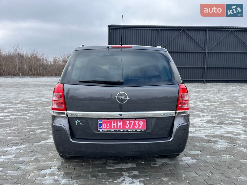 Минивэн Opel Zafira 2010 в Хороле