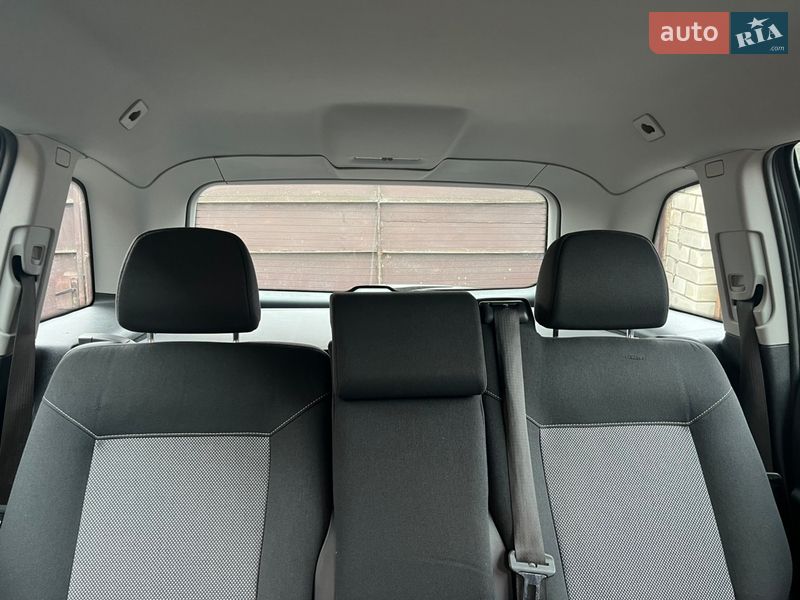 Минивэн Opel Zafira 2010 в Хороле