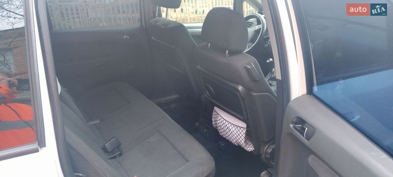 Минивэн Opel Zafira 2006 в Гожулах фото 4 Минивэн Opel Zafira 2006 в Гожулах