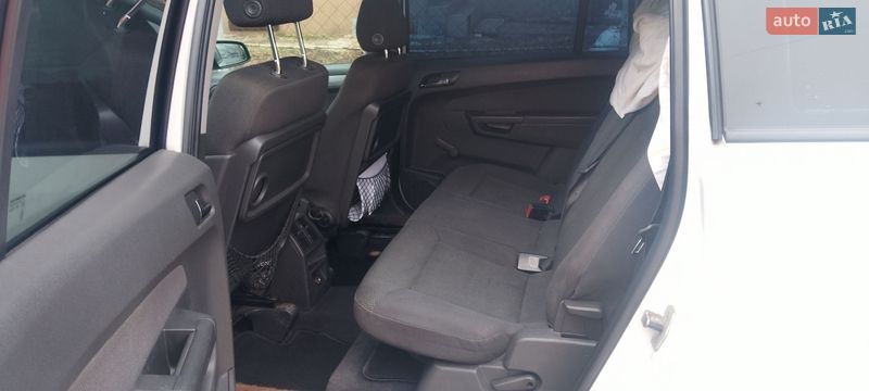 Минивэн Opel Zafira 2006 в Гожулах фото 15 Минивэн Opel Zafira 2006 в Гожулах