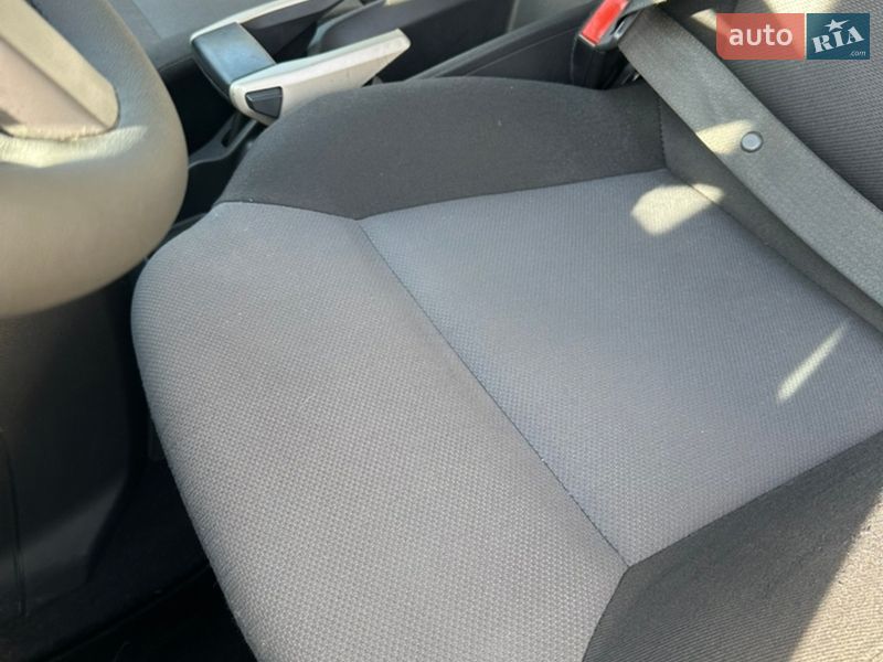 Минивэн Opel Zafira 2009 в Хороле