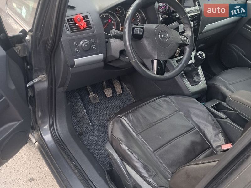 Мінівен Opel Zafira 2011 в Славуті