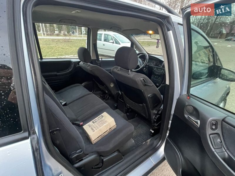 Минивэн Opel Zafira 2002 в Глыбокой