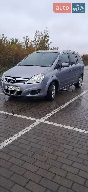 Opel Zafira 2011