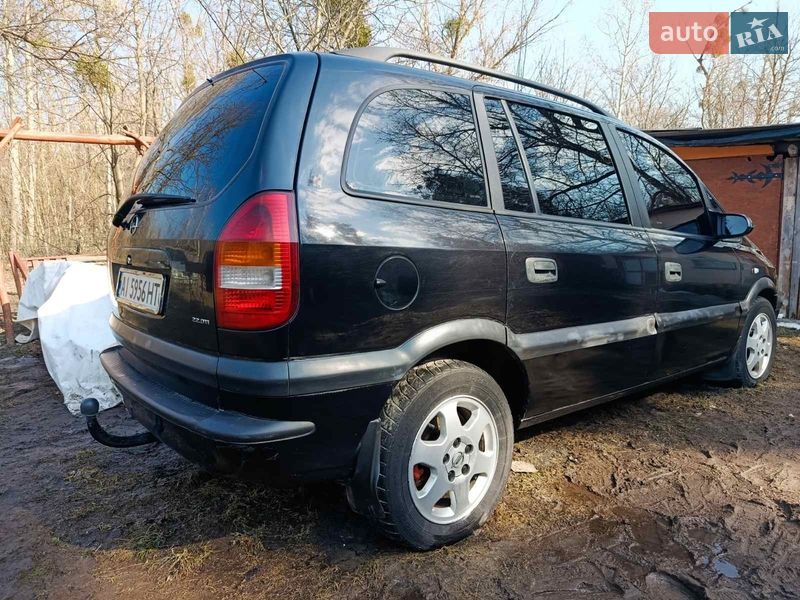 Минивэн Opel Zafira 2002 в Новых Петровцах