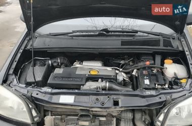Минивэн Opel Zafira 2003 в Полтаве