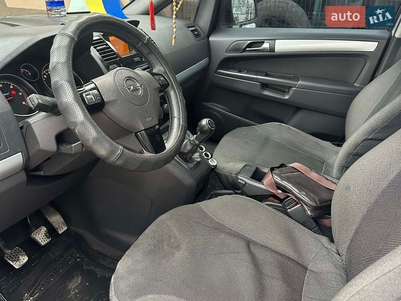 Мінівен Opel Zafira 2011 в Кам'янець-Подільському