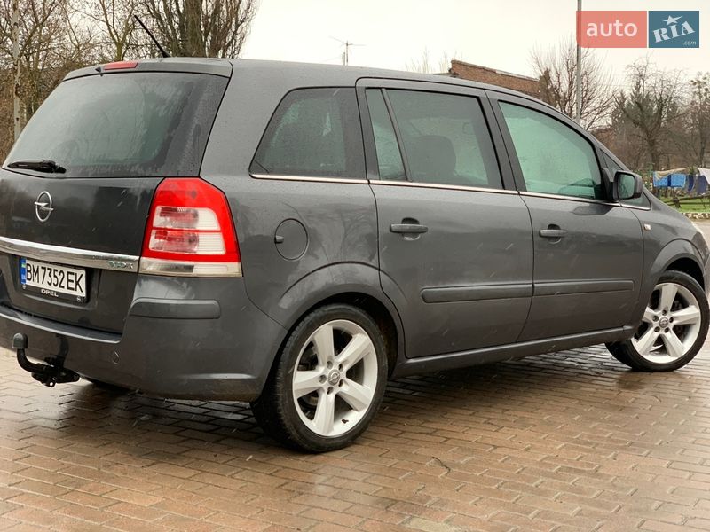 Мінівен Opel Zafira 2011 в Лебедині