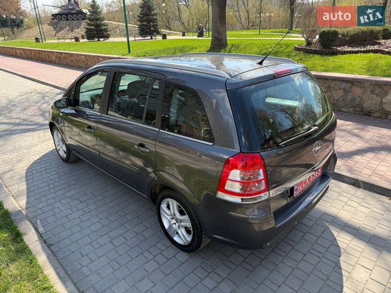 Минивэн Opel Zafira 2009 в Могилев-Подольске