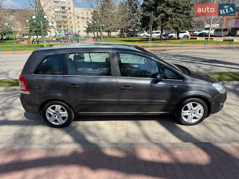 Минивэн Opel Zafira 2009 в Могилев-Подольске