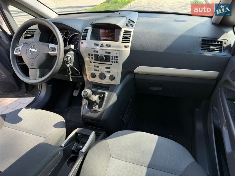 Минивэн Opel Zafira 2009 в Могилев-Подольске