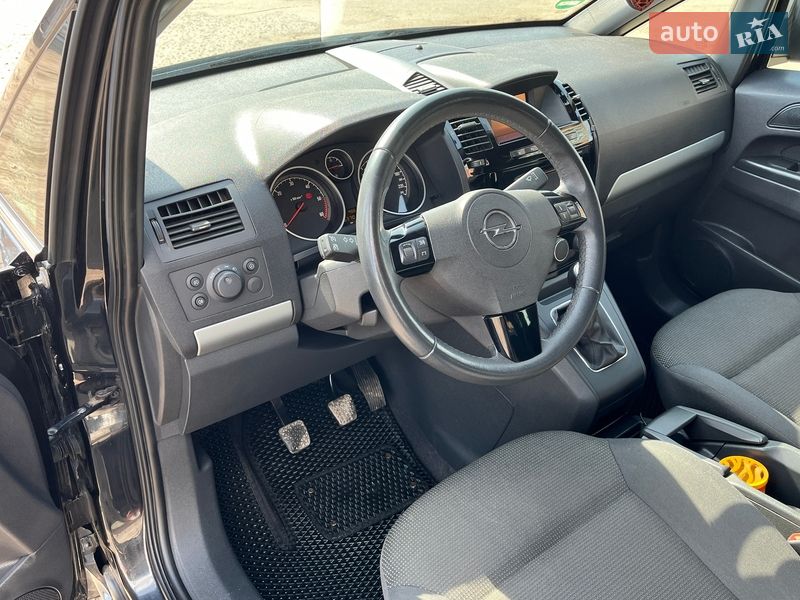 Минивэн Opel Zafira 2012 в Сумах
