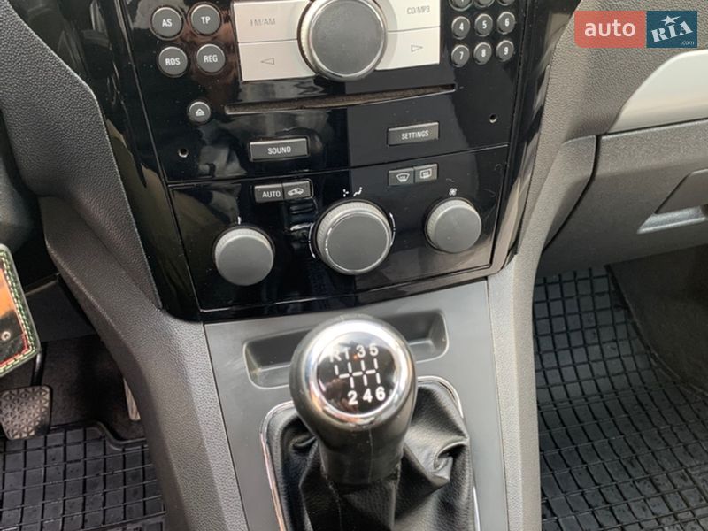 Мінівен Opel Zafira 2011 в Лебедині