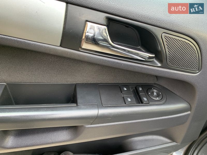 Мінівен Opel Zafira 2011 в Лебедині