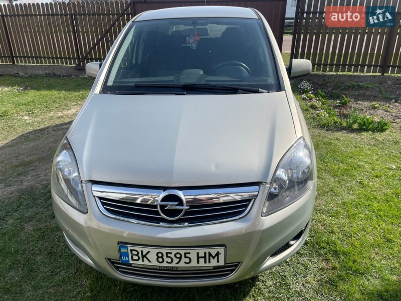 Opel Zafira 2011