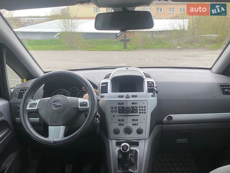 Минивэн Opel Zafira 2009 в Волочиске