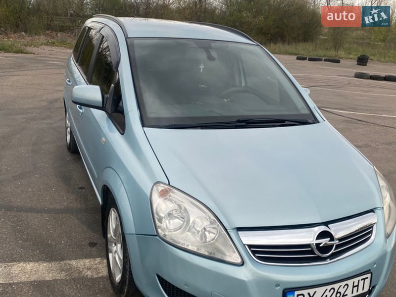Минивэн Opel Zafira 2009 в Волочиске