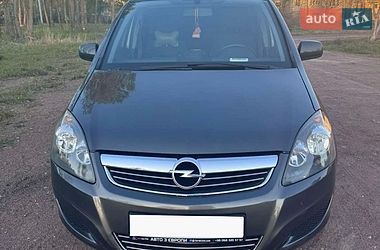 Минивэн Opel Zafira 2011 в Коростене
