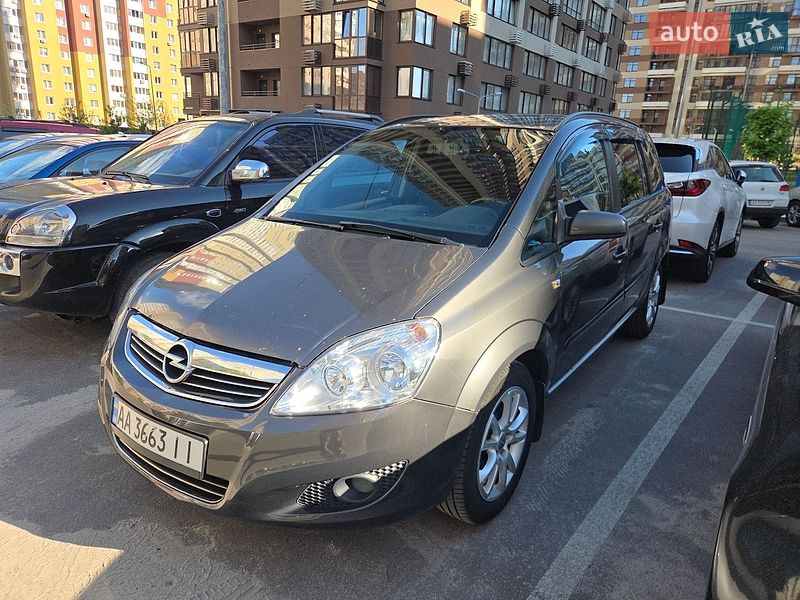 Минивэн Opel Zafira 2009 в Киеве