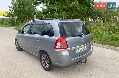 Минивэн Opel Zafira 2010 в Шацке