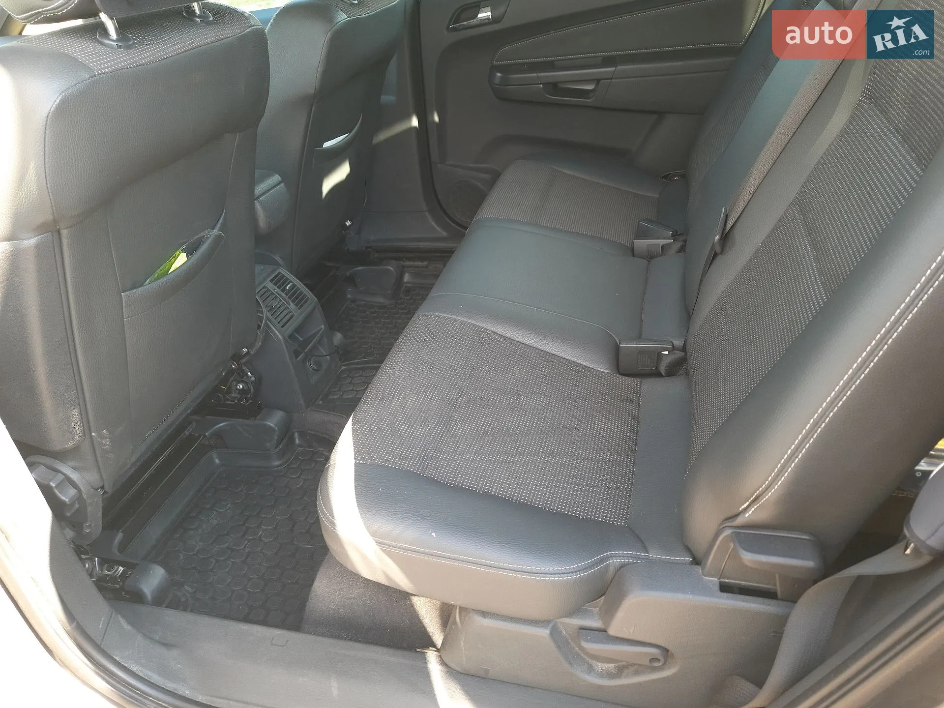 2010 Opel Zafira - мініатюра 20