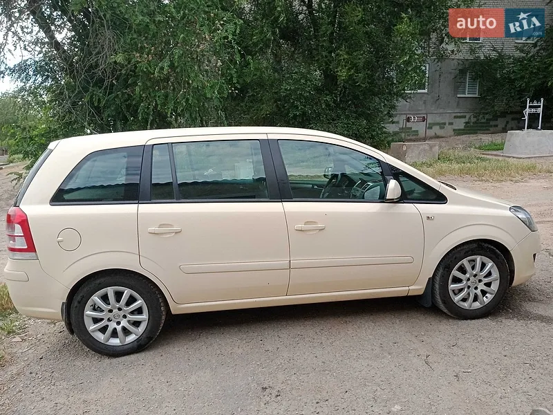 Opel Zafira 2012