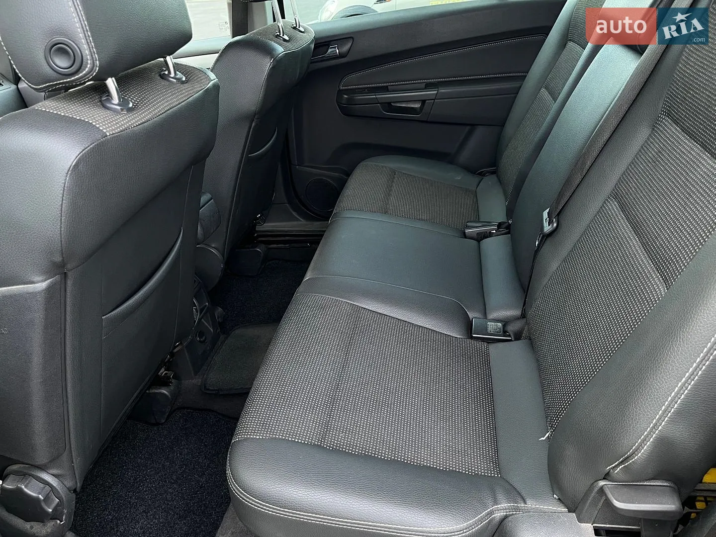 2010 Opel Zafira - мініатюра 13