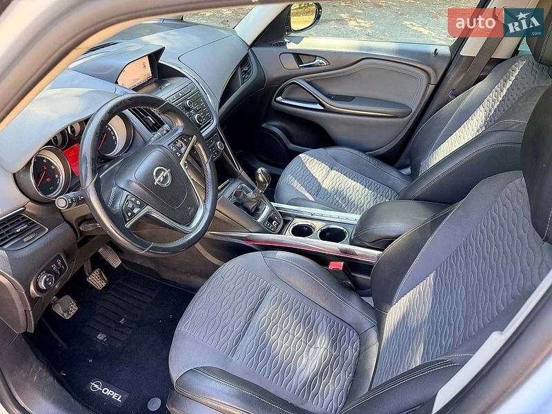 Минивэн Opel Zafira 2014 в Киеве