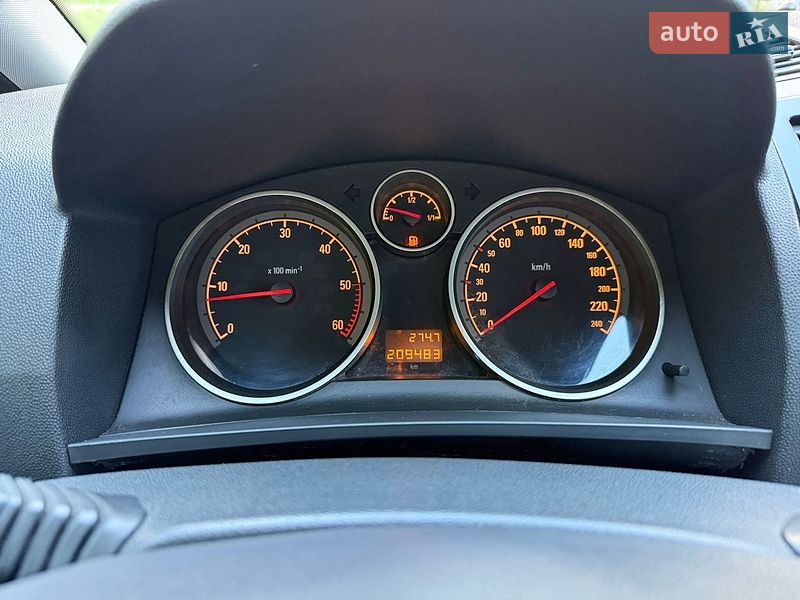Минивэн Opel Zafira 2010 в Днепре
