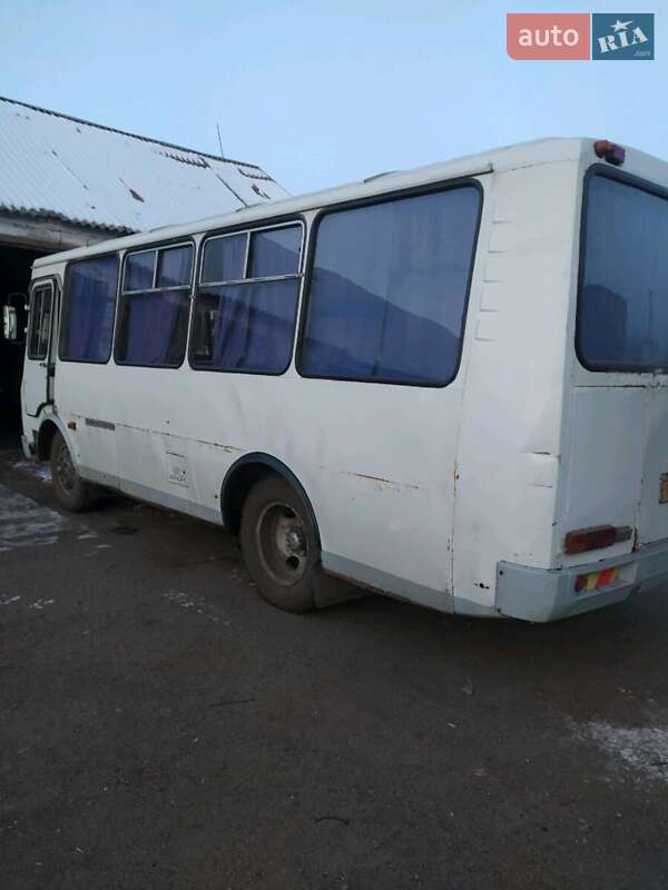 Міський автобус ПАЗ 3205 2004 в Драбіву