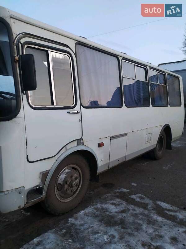 Міський автобус ПАЗ 3205 2004 в Драбіву