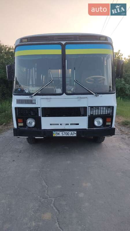 Городской автобус ПАЗ 3205 1992 в Сарнах